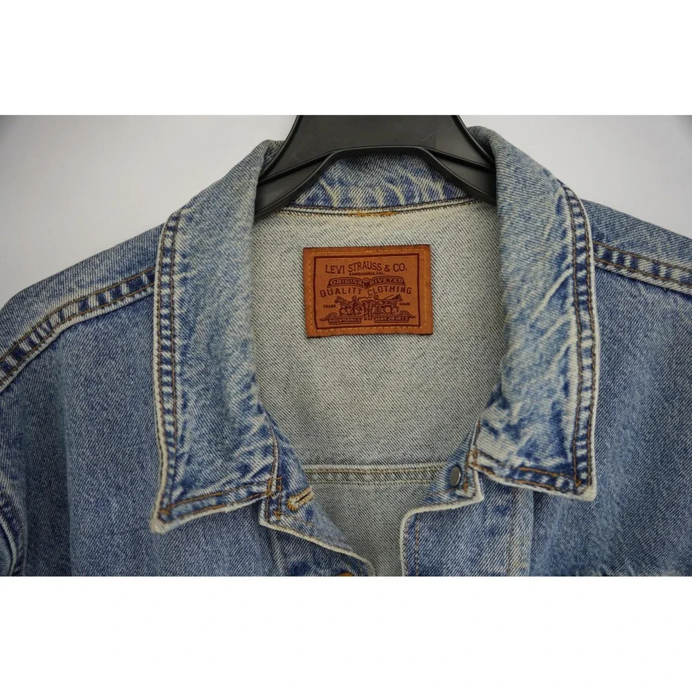 Vintage 90s Levi's Denim Trucker Jacket Mens M Light Wash Blue Cotton Button Up - Picture 2 of 13
